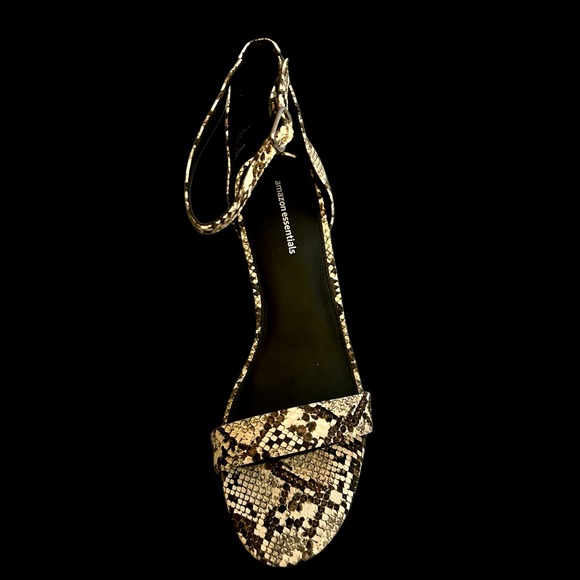 Amazon Essentials faux snakeskin block heels. Size 10. NWT. Never worn - Picture 4 of 5